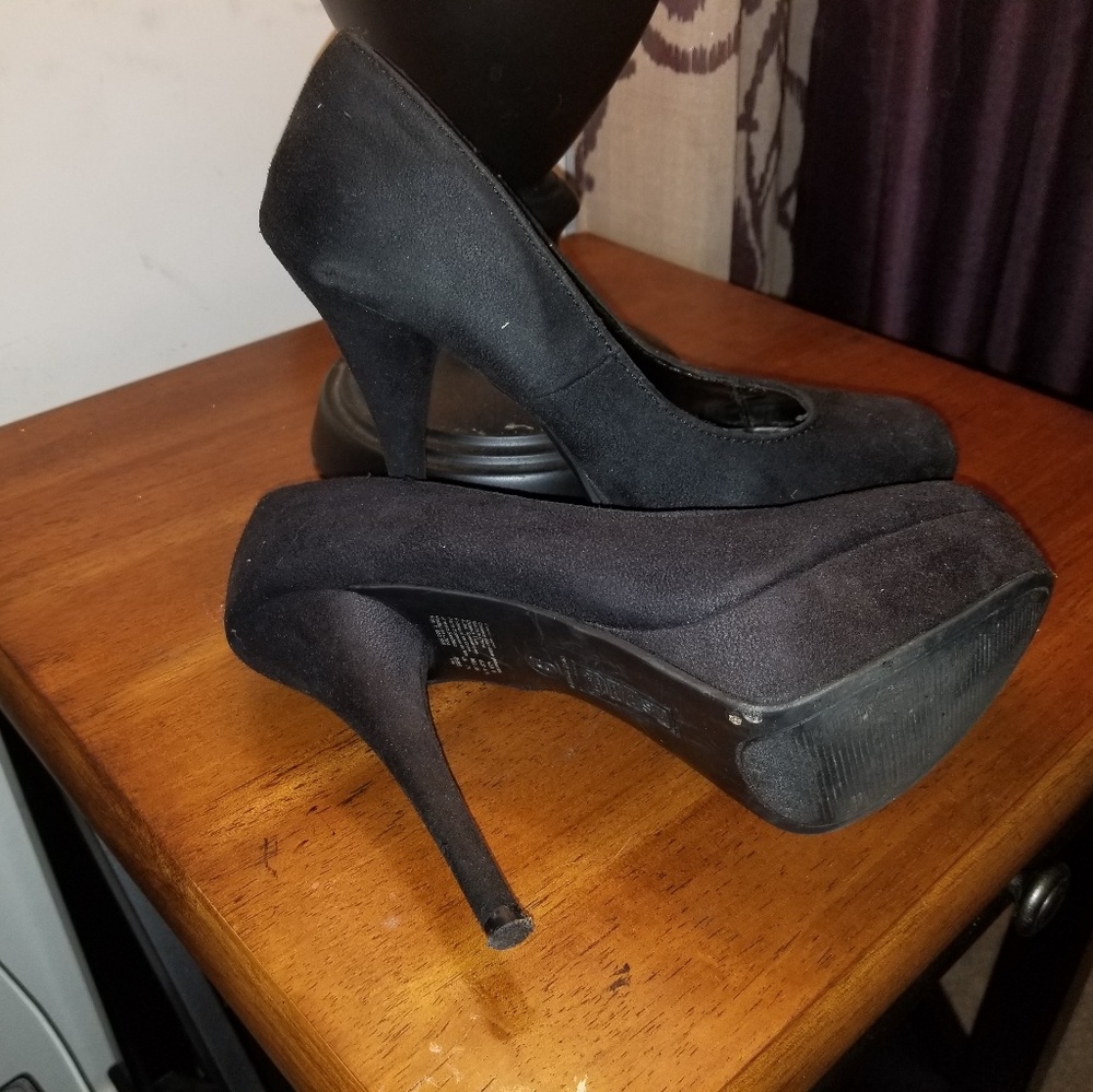Heels - Picture 2 of 2